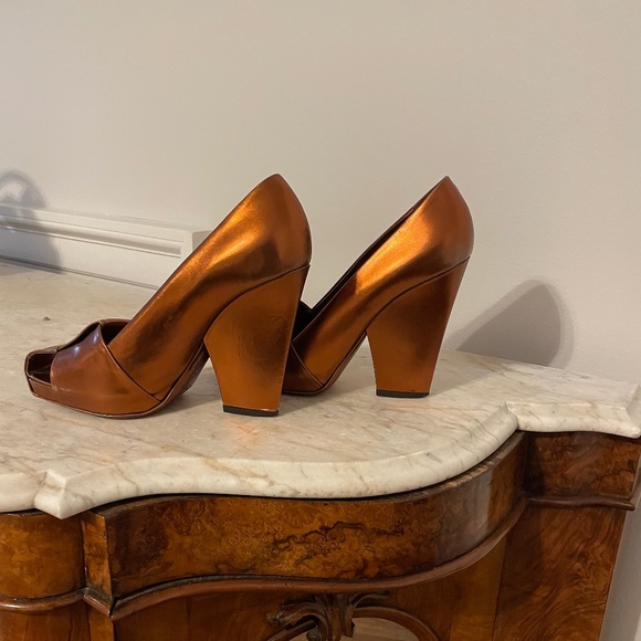 Luxury YVES SAINT LAURENT RIVE GAUCHE LEATHER PUMPS - Picture 6 of 14
